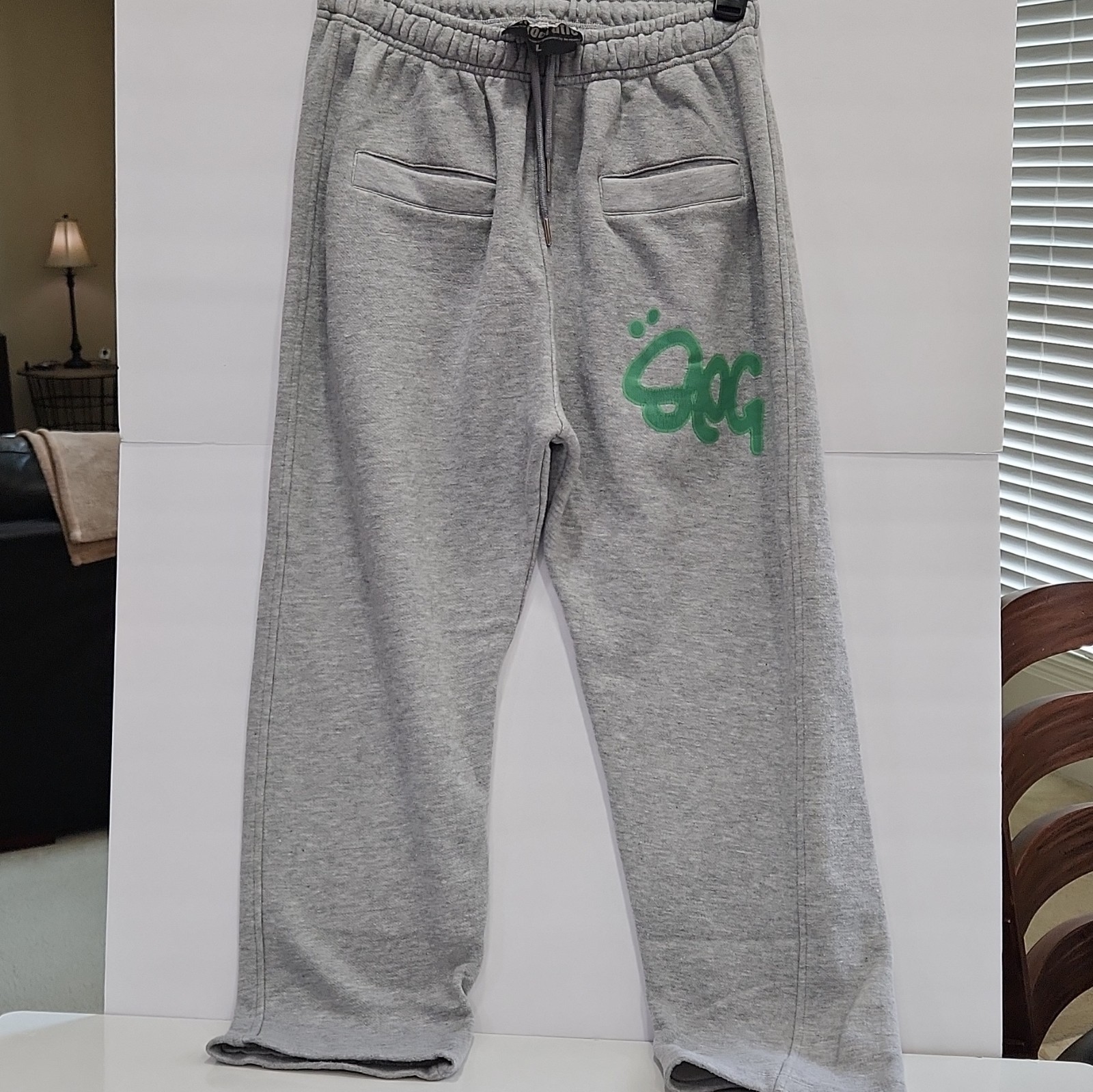 PlatoCratic Men’s Gray Fleece Sweatpants L Drawstring Pockets Straight Leg