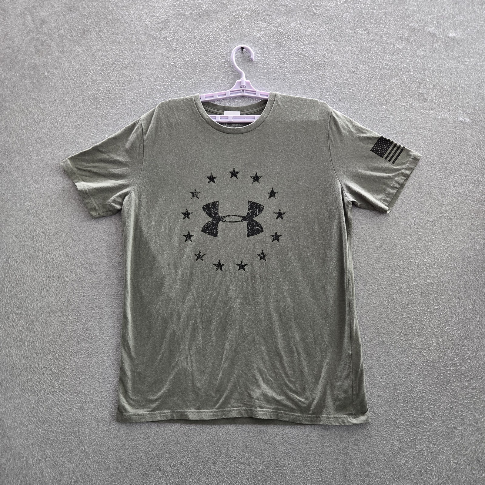 Under Armour Men Shirt L Green Logo Stars Heatgear Activewear Loose Short Sleeve
