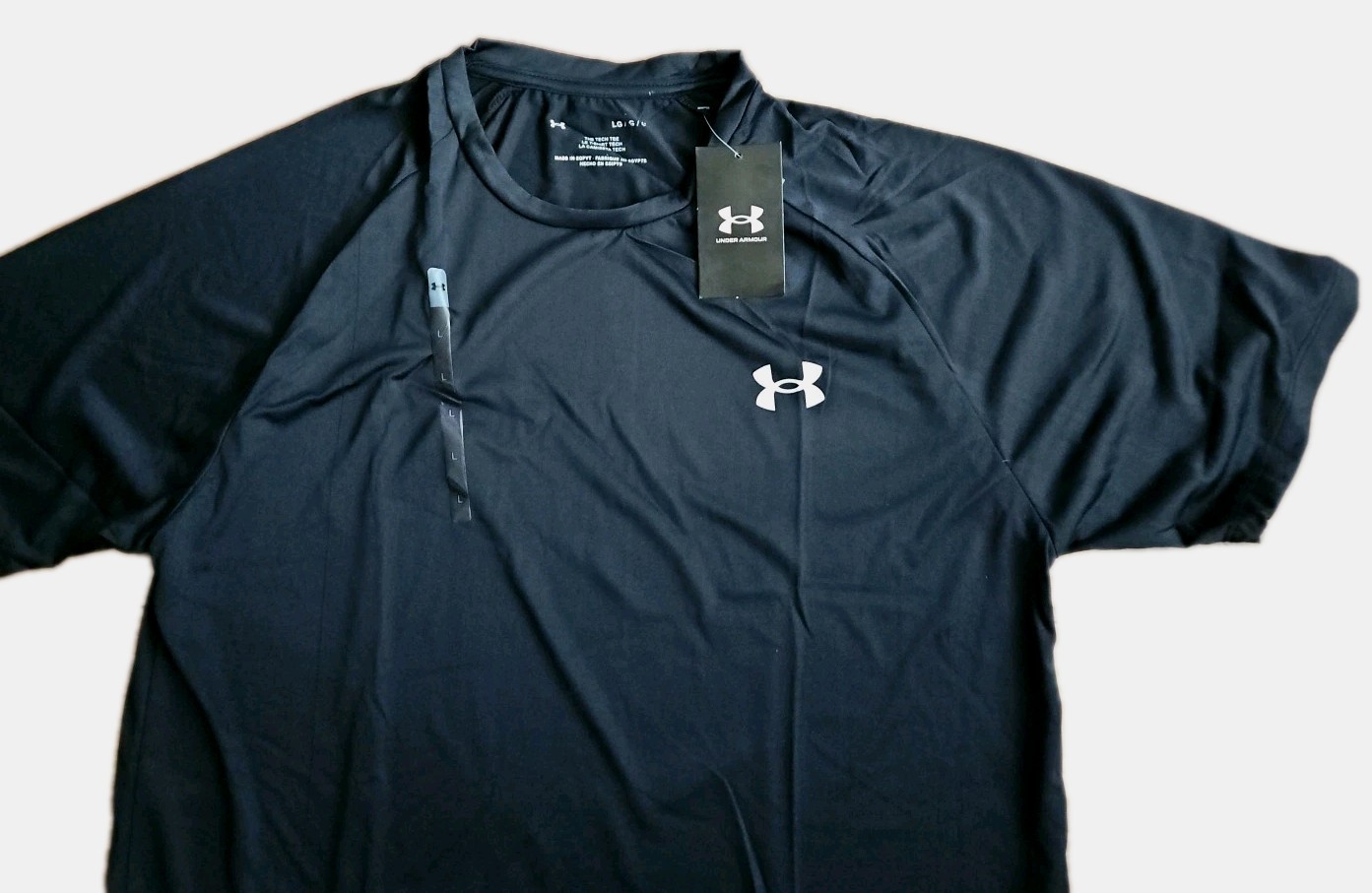 Under Armour Tech Tee Loose Men’s T-Shirt Short Sleeve Black Sz Medium NWT.