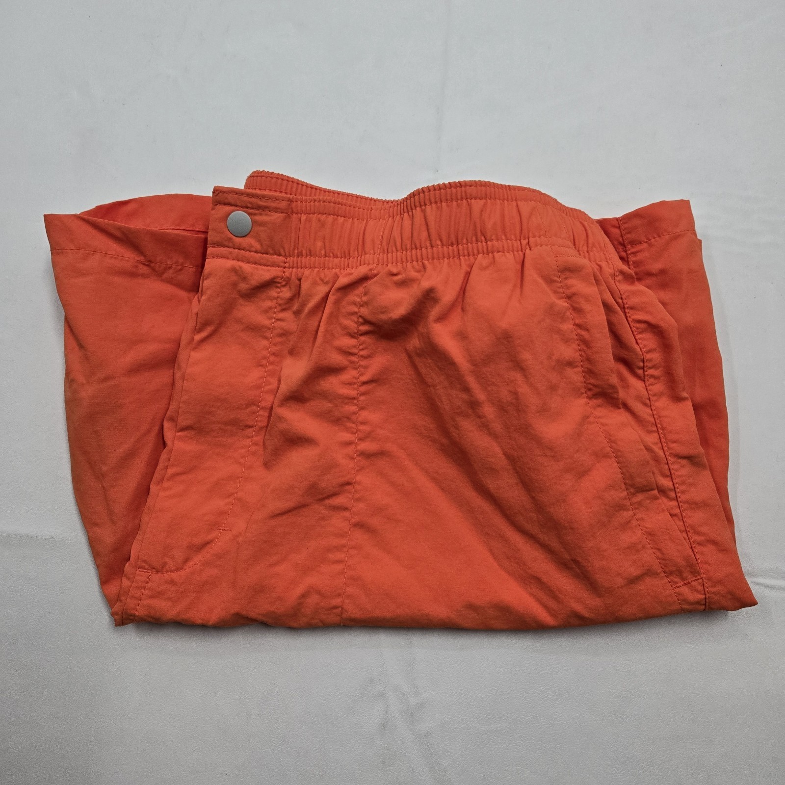 Gap Shorts Men’s 100% Nylon Size Large Tangy Orange Casual 6 Inch