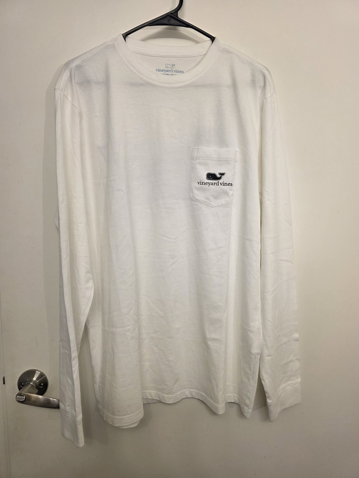 Vineyard Vines Men’s White Cadet Whale Graphic Crew Neck Pocket Tee L