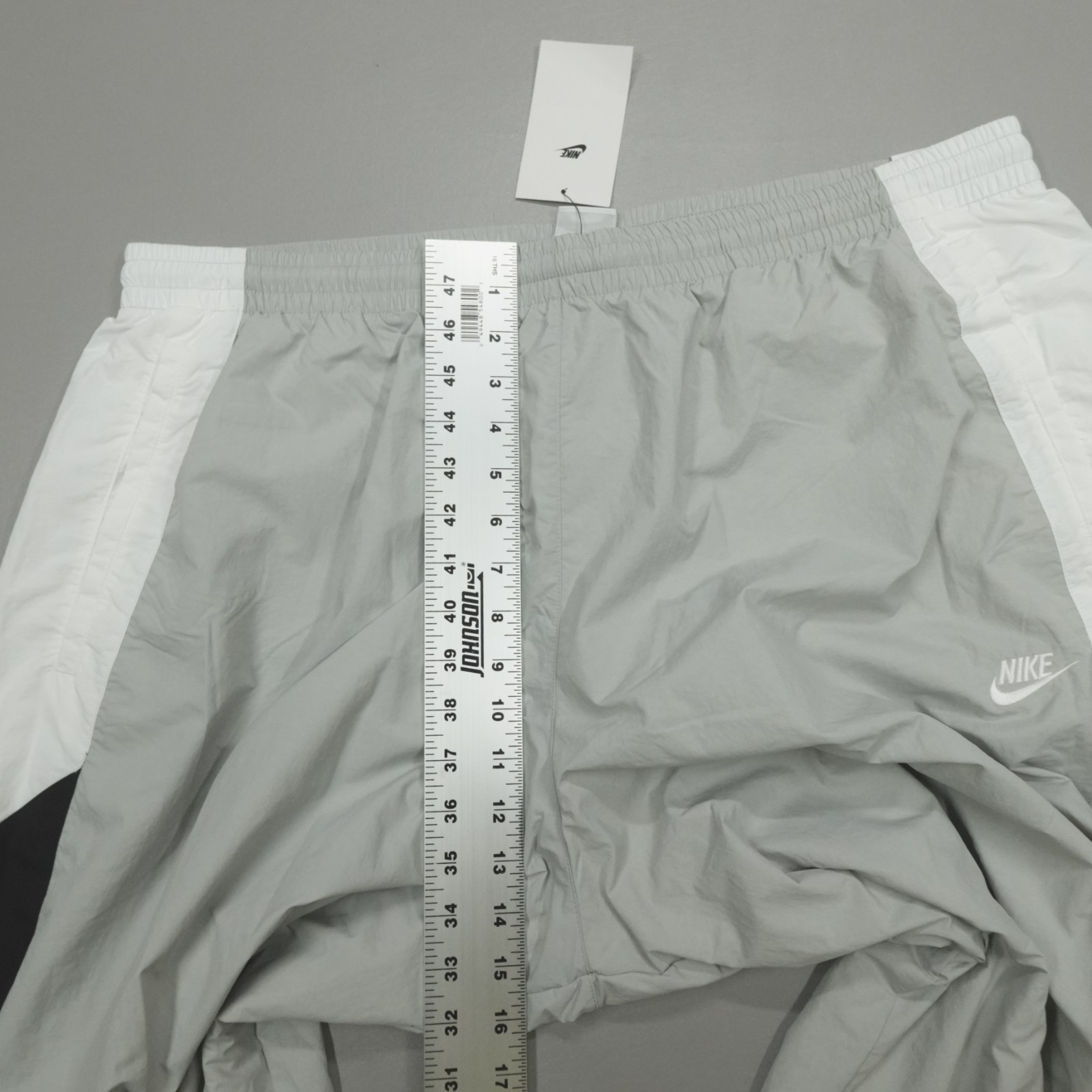 Nike Men’s Oversized Fit Taper Leg Pants Light Gray White Black Size XL HQ6114