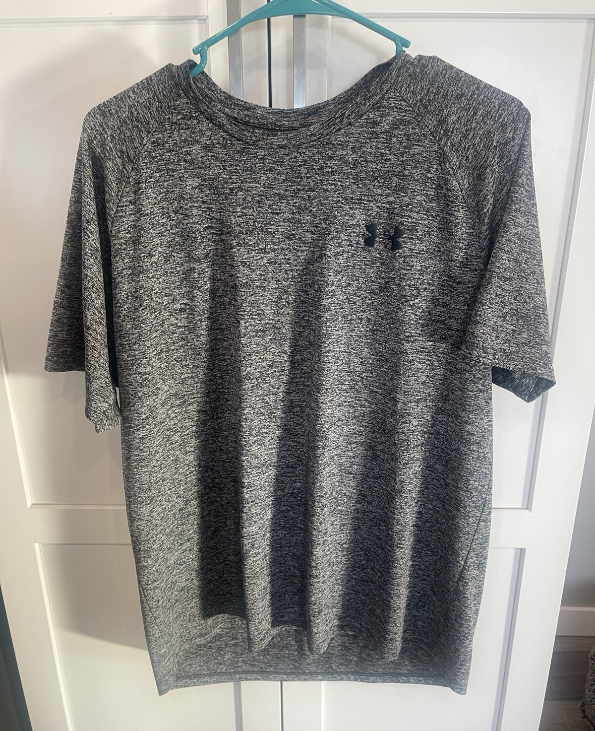 Under Armour Tech The Tech Tee Men’s L Gray Crew Neck Short Sleeve Logo Shirt
