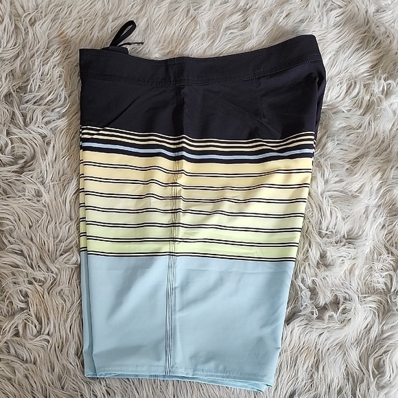 O Neill Men’s 20″ Outseam 4-Way Stretch Boardshort