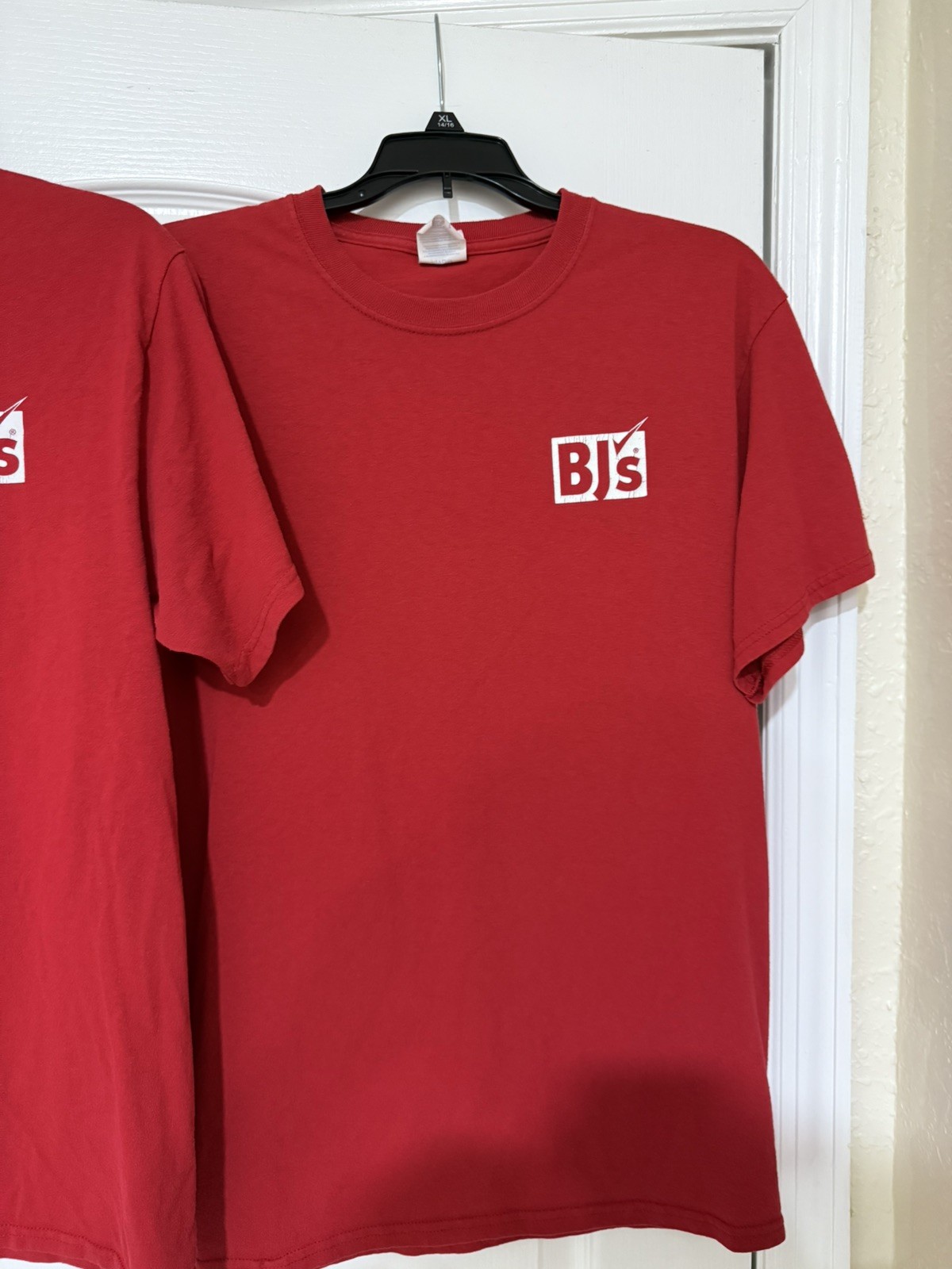 BJS Wholesale Club Red T-Shirt Crew-Neck Short Sleeve Size M (READ DESCRIPTION)