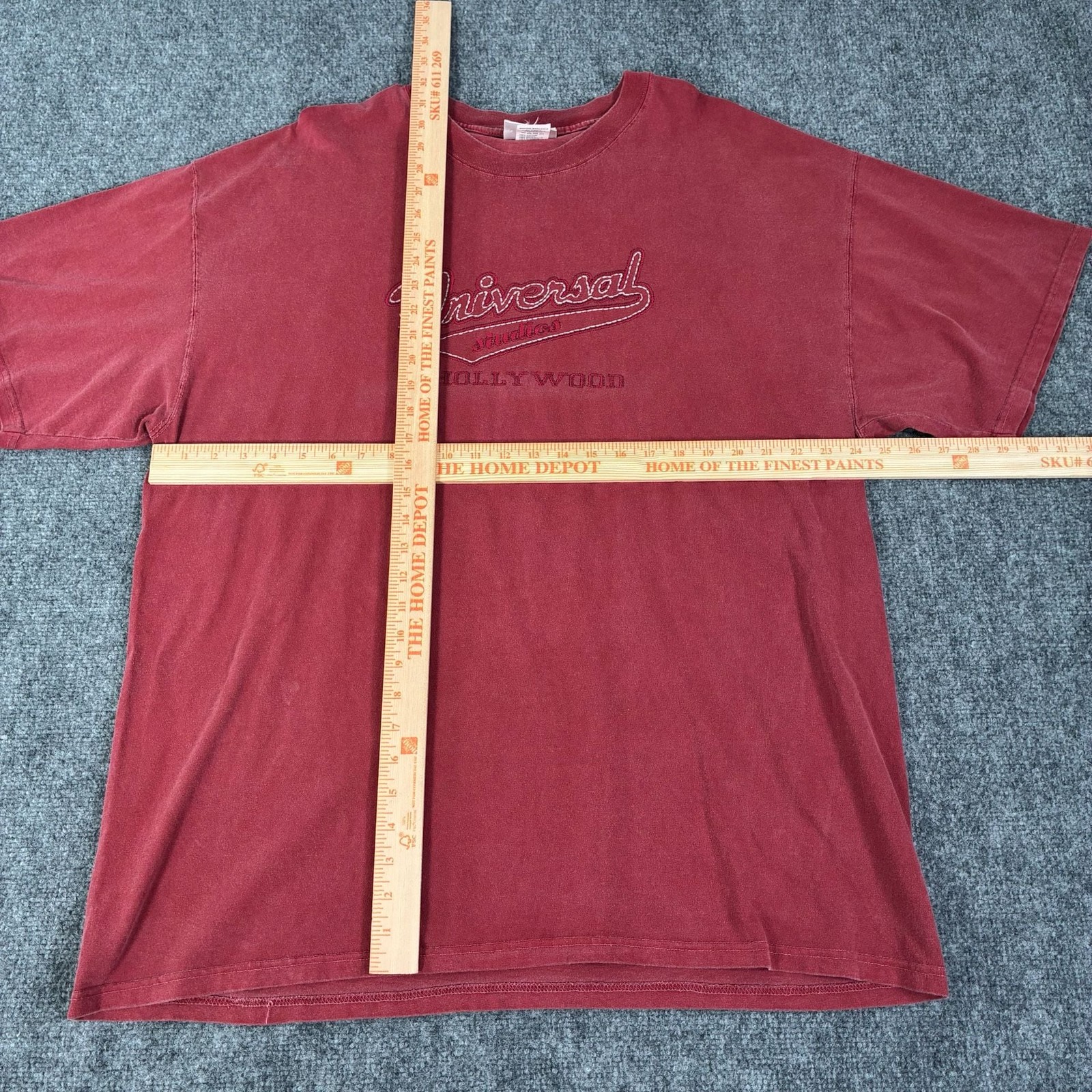 Vintage Universal Studios Hollywood Red Embroidered Graphic T-Shirt