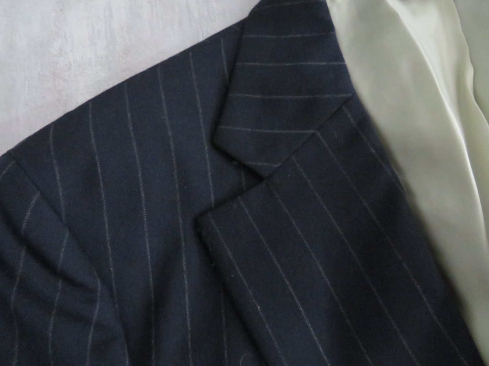 Paul Stuart woven in Scotland navy blue bold chalk stripe canvas suit 41-42 R