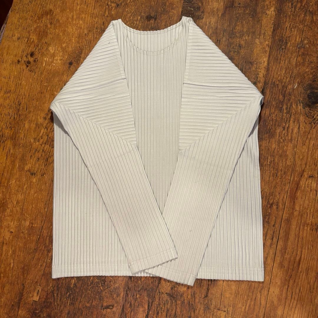 USED ISSEY MIYAKE HOMMEPLISSE PLEATED LONG-SLEEVE CUT AND SEW TOP, SIZE VERYGO