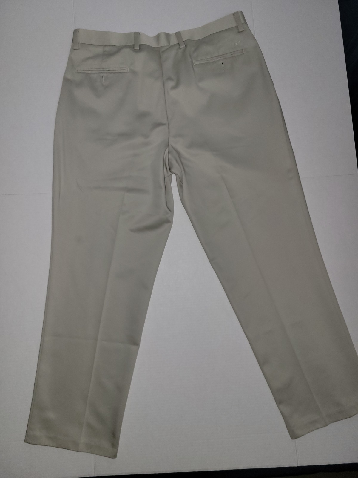 Dockers Men’s Khaki Pants Size 38×30 Classic Fit Beige Business Casual Slacks