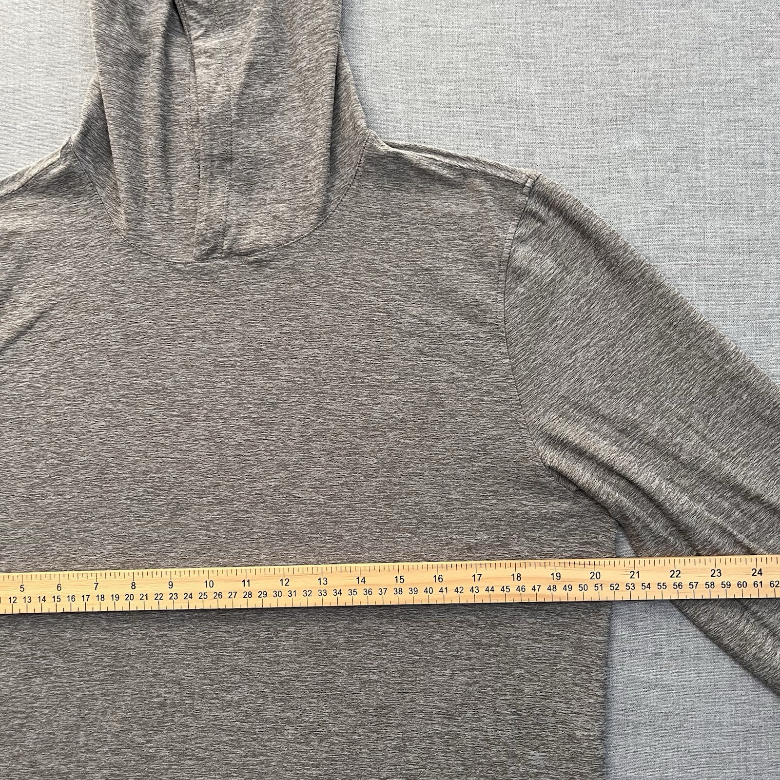 Vuori Strato Tech Hoodie Shirt Mens Medium Gray Lightweight Pullover V1019