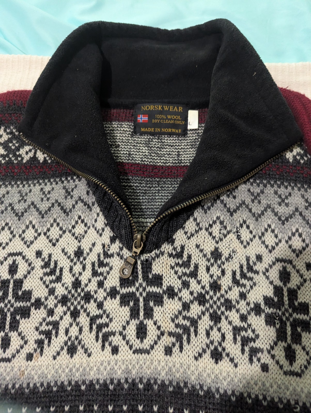 NORSK WEAR 100% Wool 1/4 Zipper Men’s Size L Sweater Red, Black, Grey, White