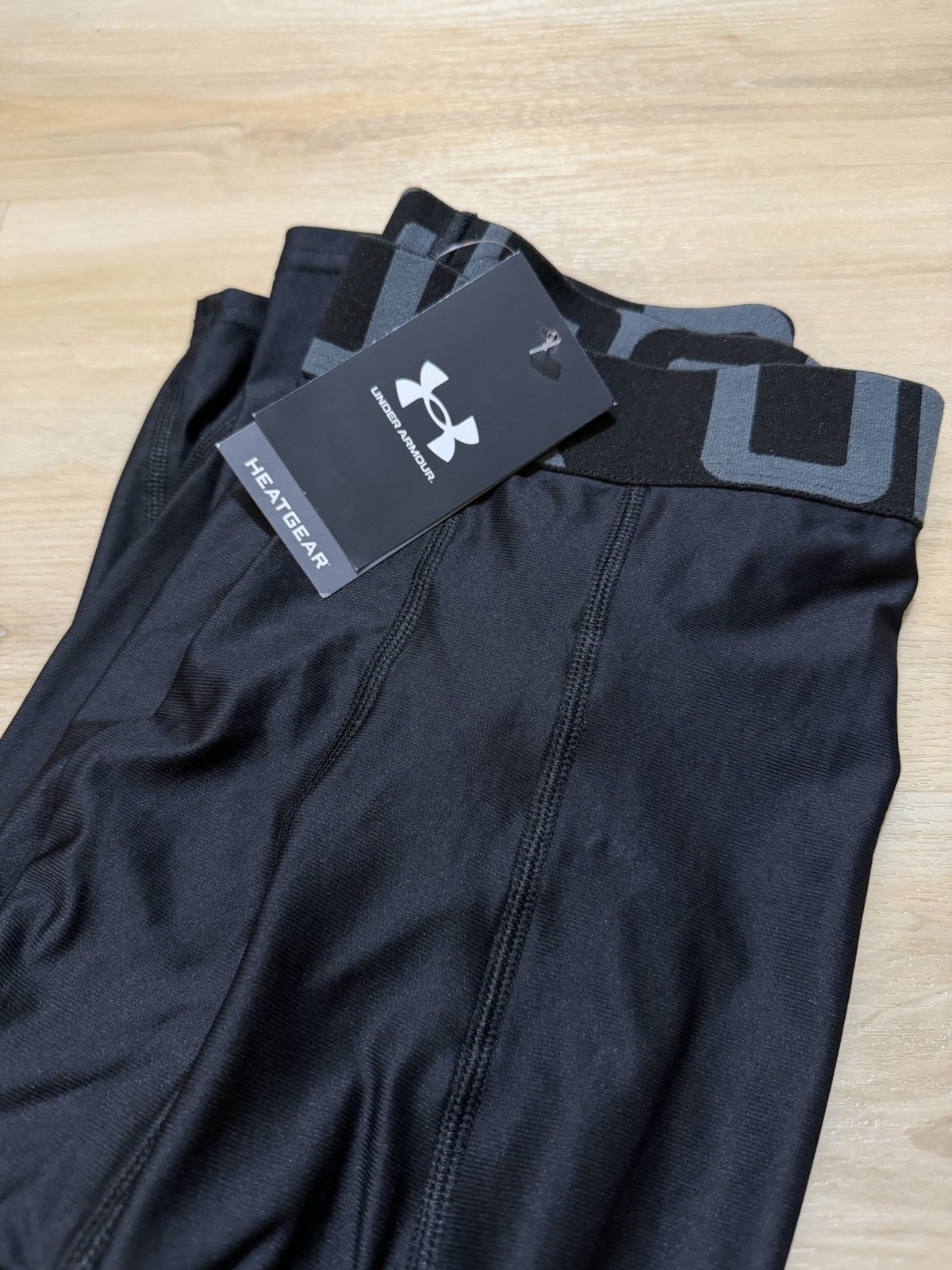 NWT Under Armour Compression Pants Heatgear Men’s Size Medium Black 3/4 Length