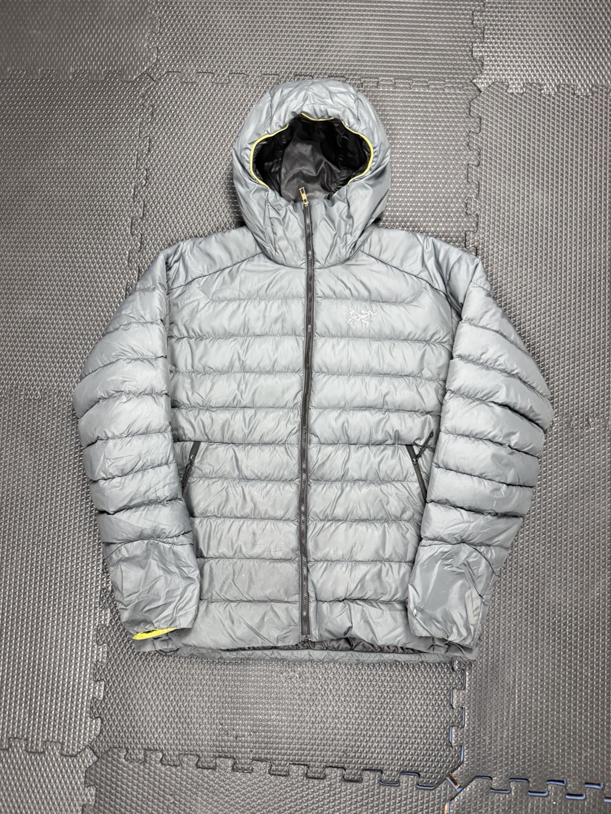 Arc’teryx Grey Down Puffer Hoody Jacket Size Men’s Large, 24×27
