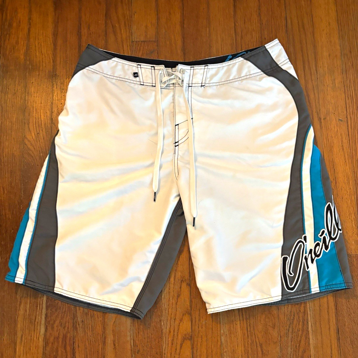 Vintage O’Neill Men’s Colorblock Board Shorts Drawstring Size 36 White Gray Blue