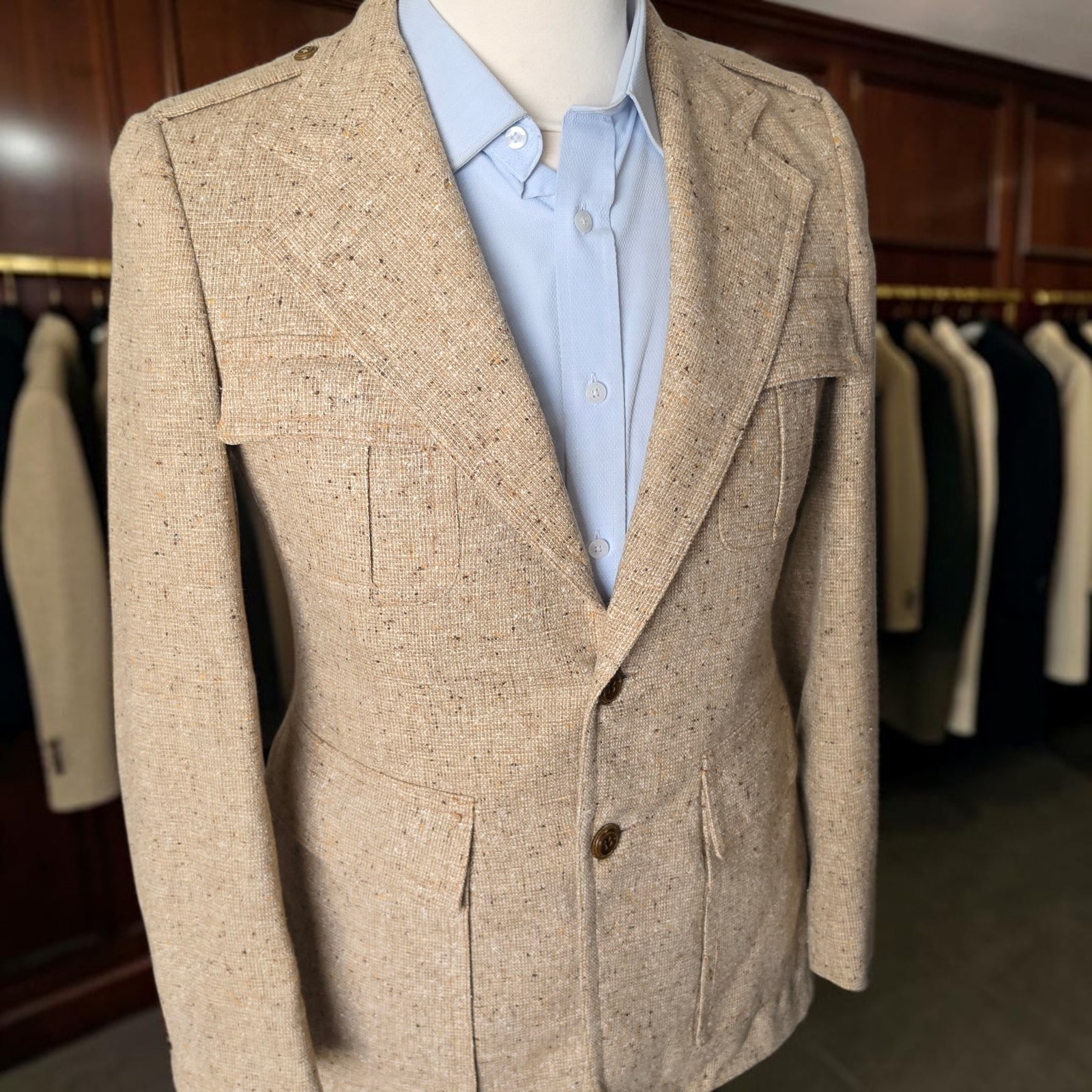 Vintage 1960s Flecked Tweed Blazer 38r Epaulets Wide Lapel Dual Vent