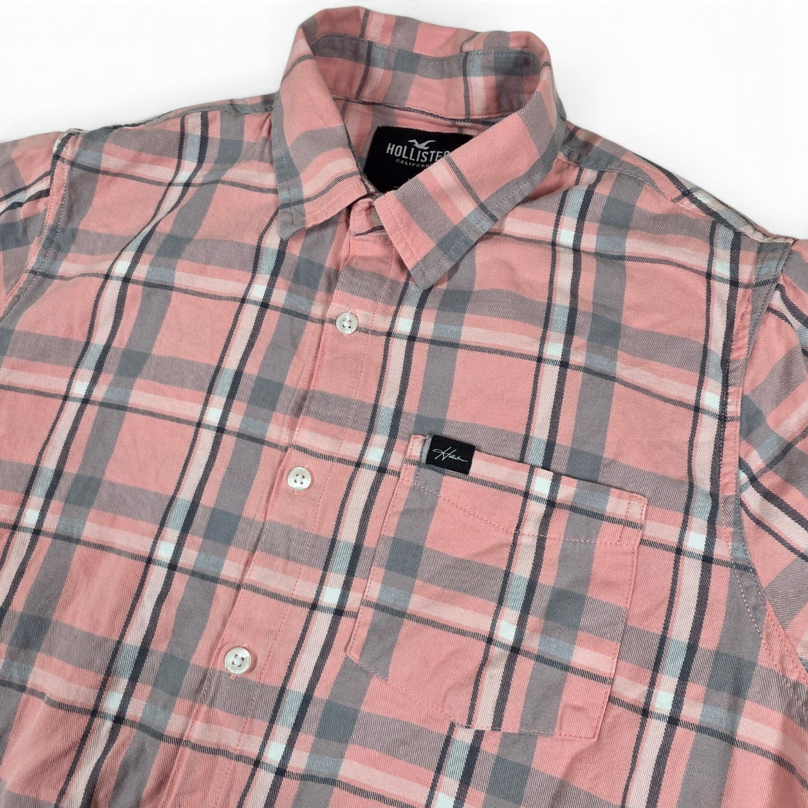 Hollister Men’s Plaid Short Sleeve Button-Down Shirt – Size M