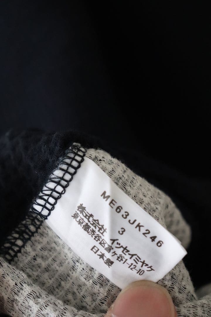 USED ISSEY MIYAKE MEN’S PLEATED CUT AND SEW TOP (HOMME PLISSE) ACCEPTABLE