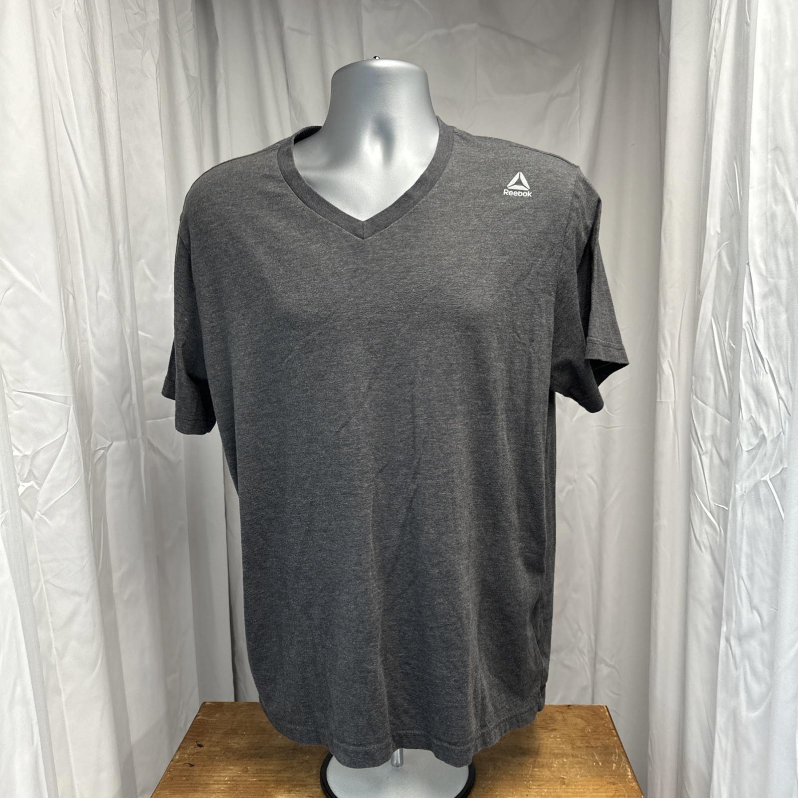 Reebok Gray Performance Shirt Men’s Size XL Athletic Fit Polyester Logo Tee