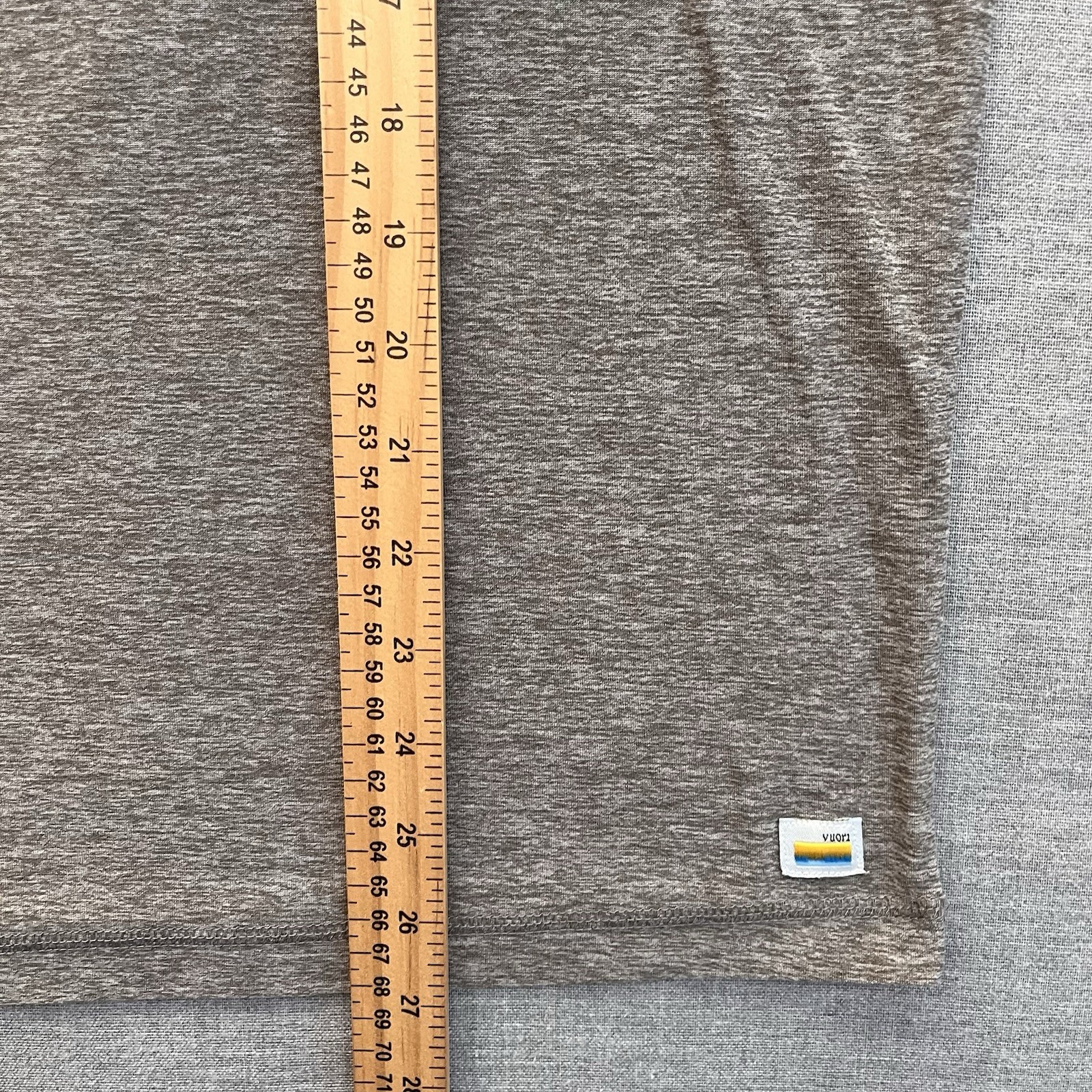 Vuori Strato Tech Hoodie Shirt Mens Medium Gray Lightweight Pullover V1019
