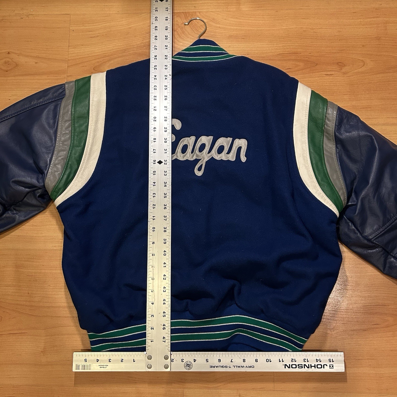 06 Holloway Men’s XL Blue/Green Varsity Jacket Snap Front Patches Lined Pockets