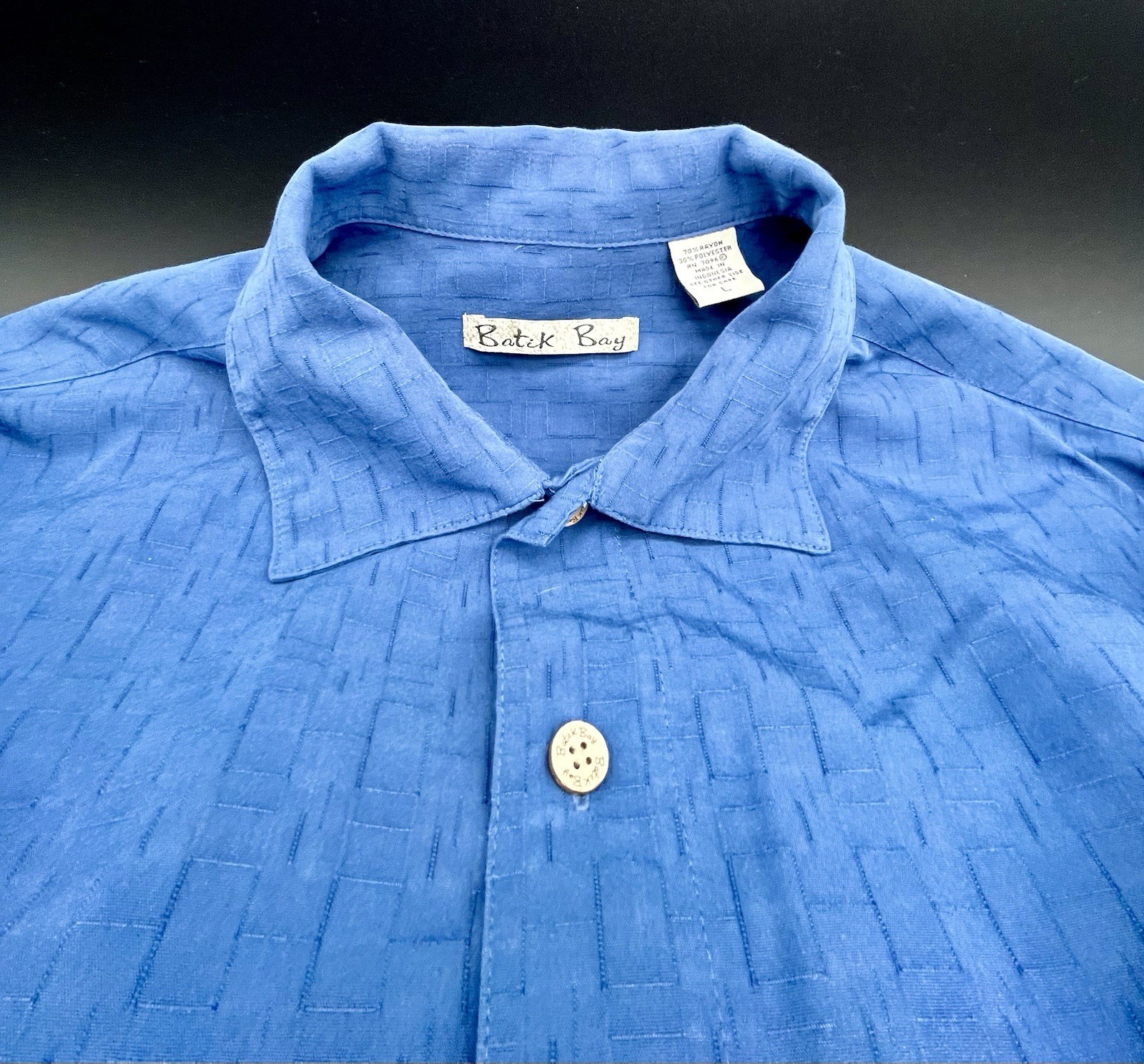Batick Bay Blue Camp Shirt Men’s L Short Sleeve Easy Care Wood Buttons