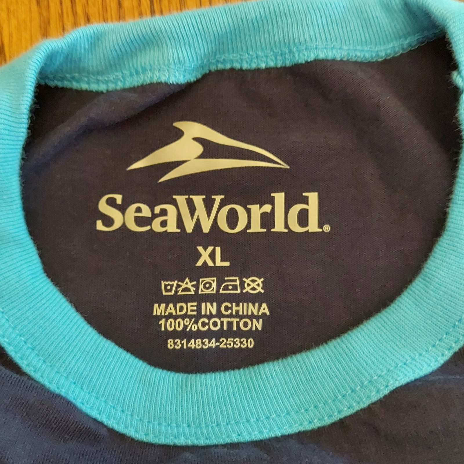 Sea World Whale T-Shirt Youth XL