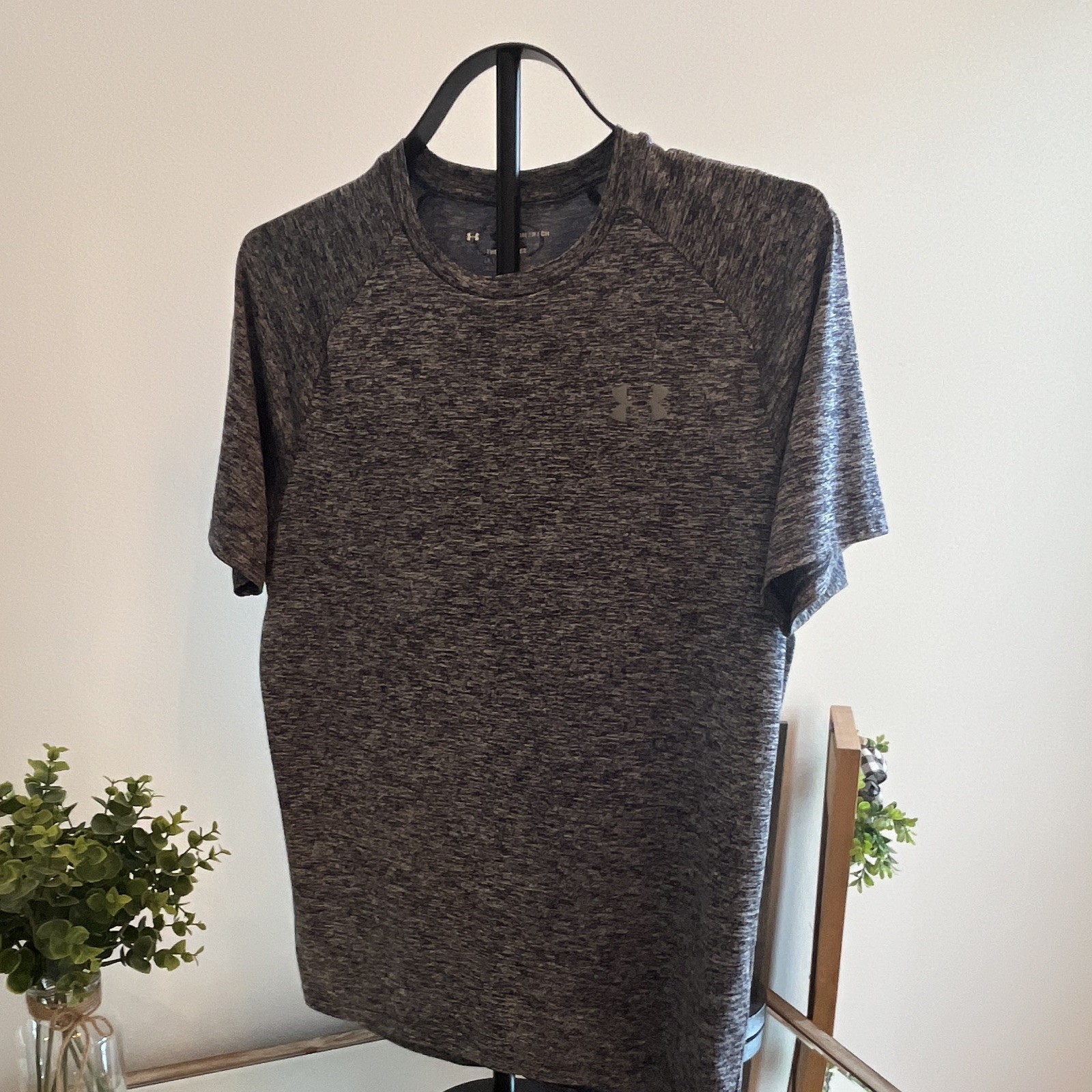 Under Armour HeatGear The Tech Tee Men S Loose Short Sleeve Gray Heather Tee