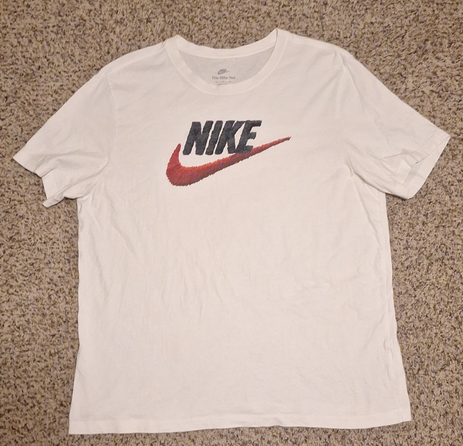 Nike Men’s XL White Crew Neck Short Sleeve Graphic Logo T-Shirt The Nike Tee