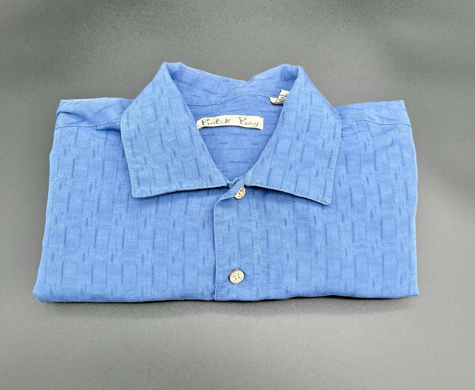 Batick Bay Blue Camp Shirt Men’s L Short Sleeve Easy Care Wood Buttons