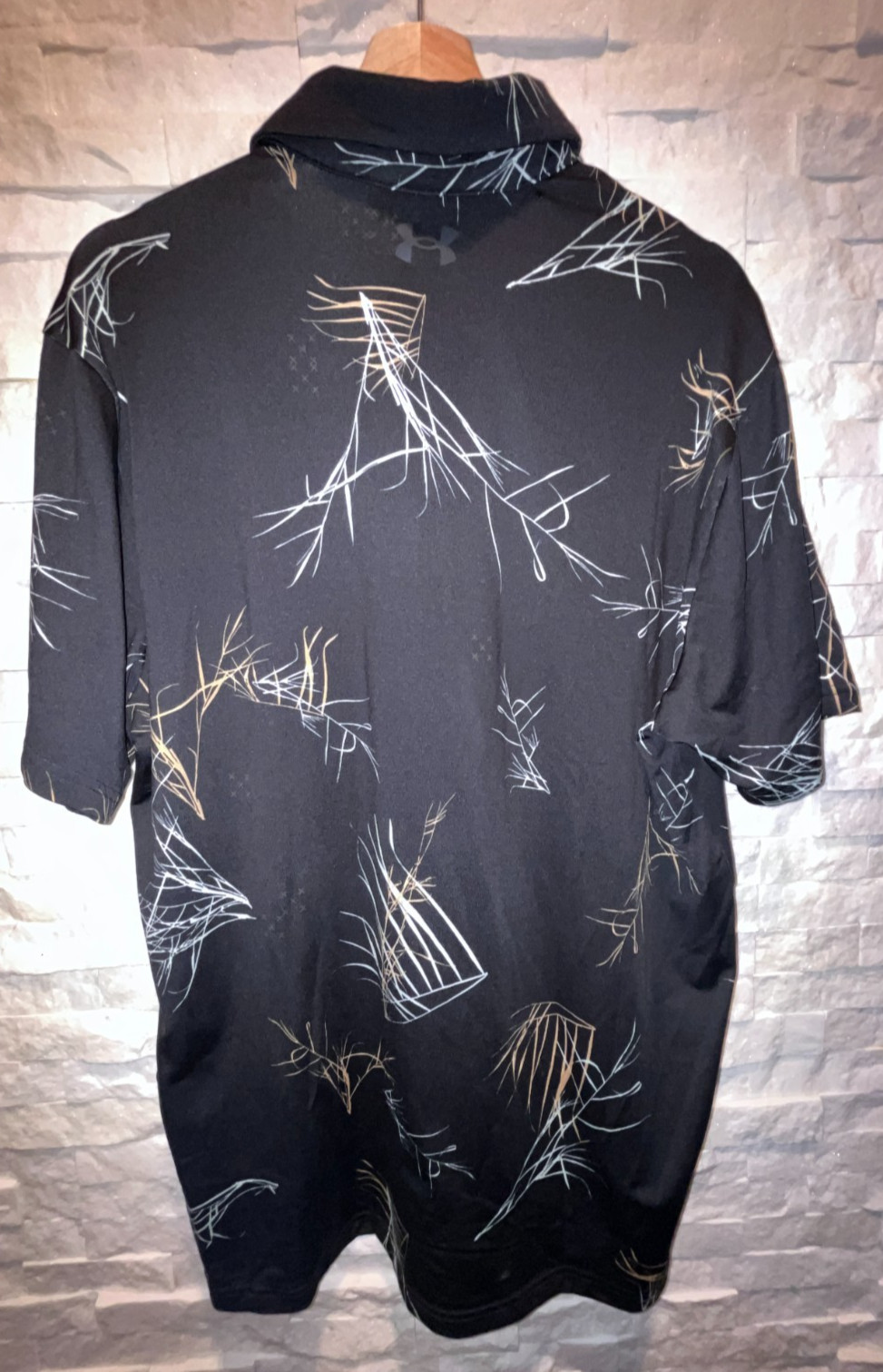EUC Men’s UNDER ARMOUR The Playoff Polo Loose Fit Collared Short Sleeve Large