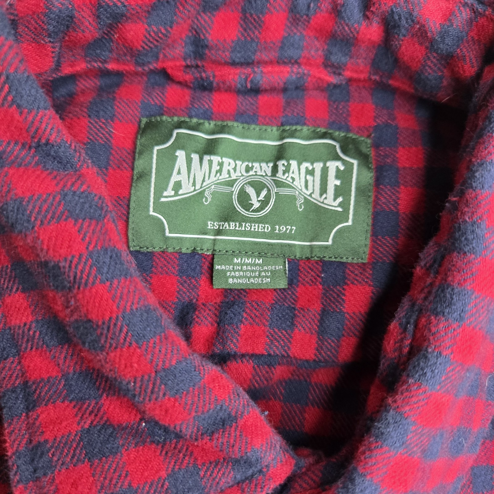 American Eagle Men’s Medium Long Sleeve Red Blue Plaid Flannel Shirt Classic