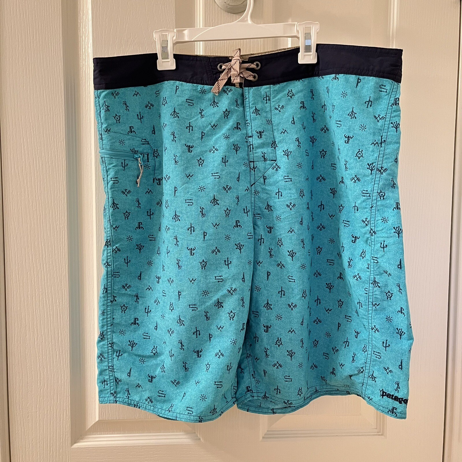 Patagonia Classic Wayfarers 21 in Boardshorts Swim Hieroglyphics Mens Size 38
