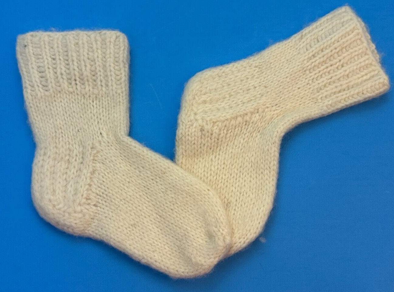 New Handmade 100% Wool Socks Outdoors Women’s US Size 5-6 Heel to Toe 22 cm