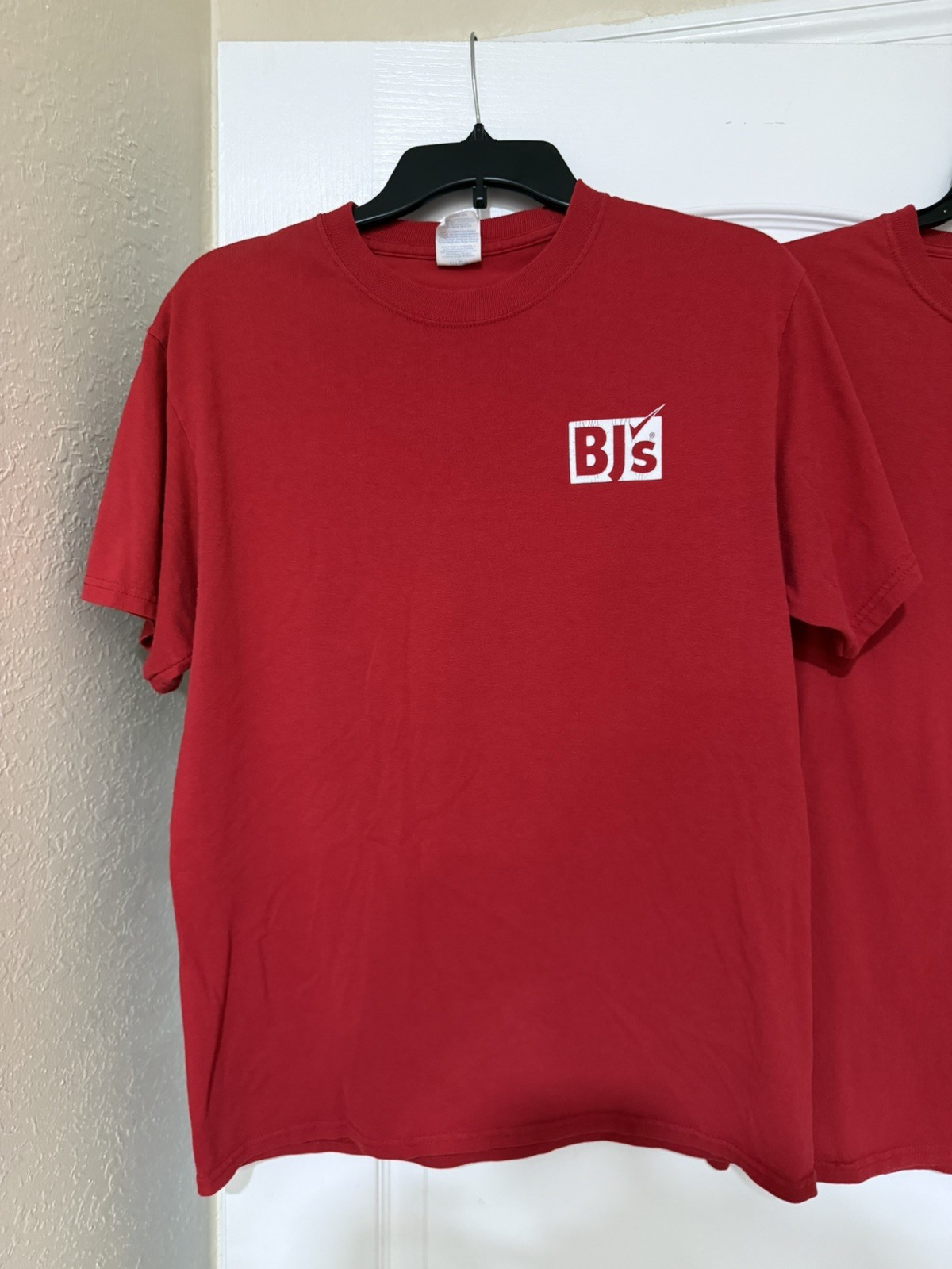 BJS Wholesale Club Red T-Shirt Crew-Neck Short Sleeve Size M (READ DESCRIPTION)