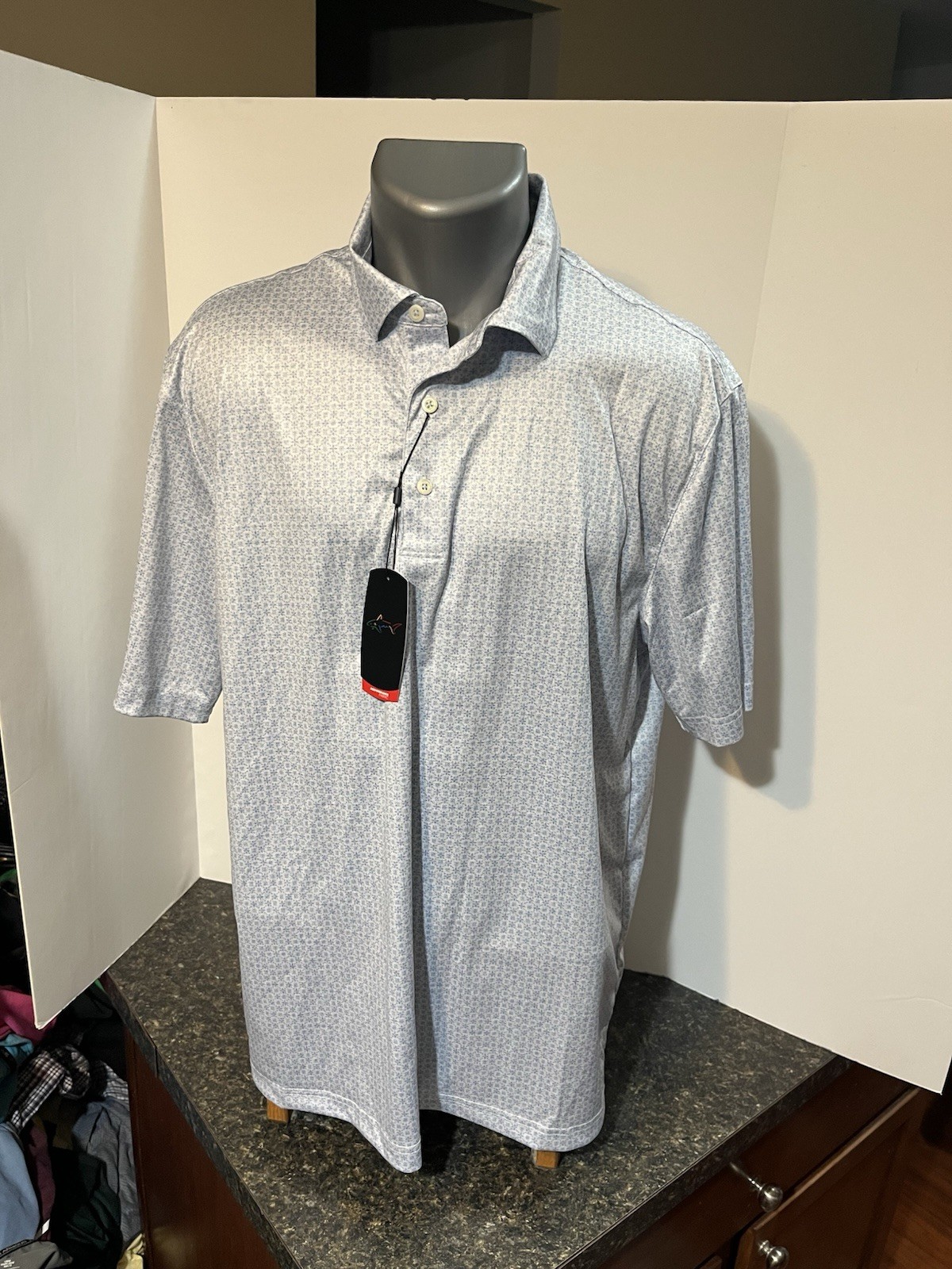 GREG NORMAN PLAY DRY Men’s Polo Golf Shirt Blue White Floral Large Polyester NWT