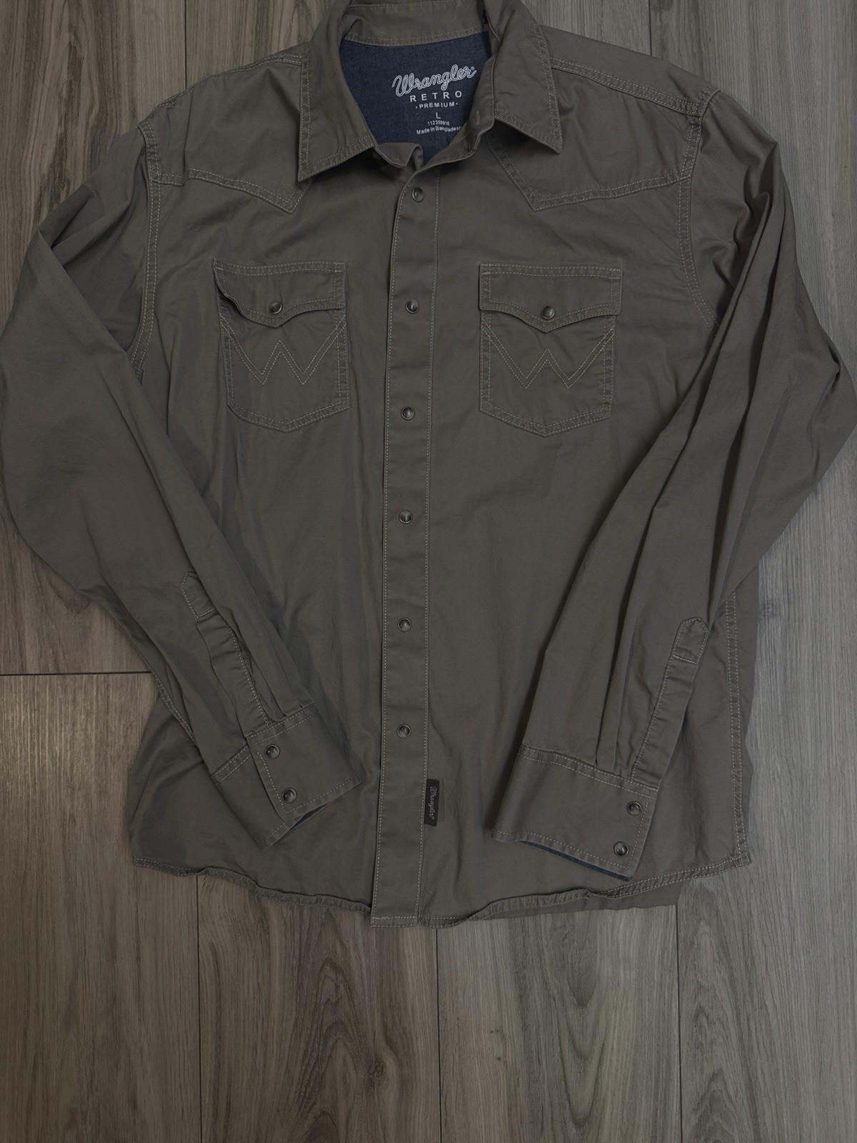 Wrangler Men’s Retro Pearl Snap Long Sleeve Button Down Western Shirt