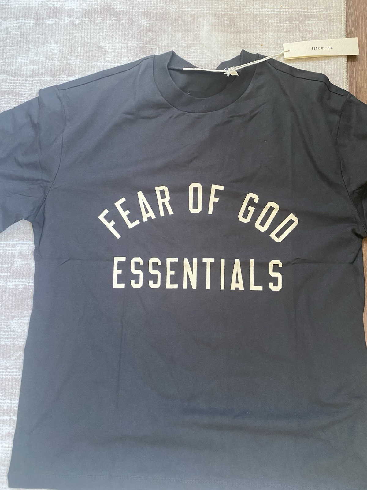 Essentials Men’s Fear of Gods T-Shirt Size Medium