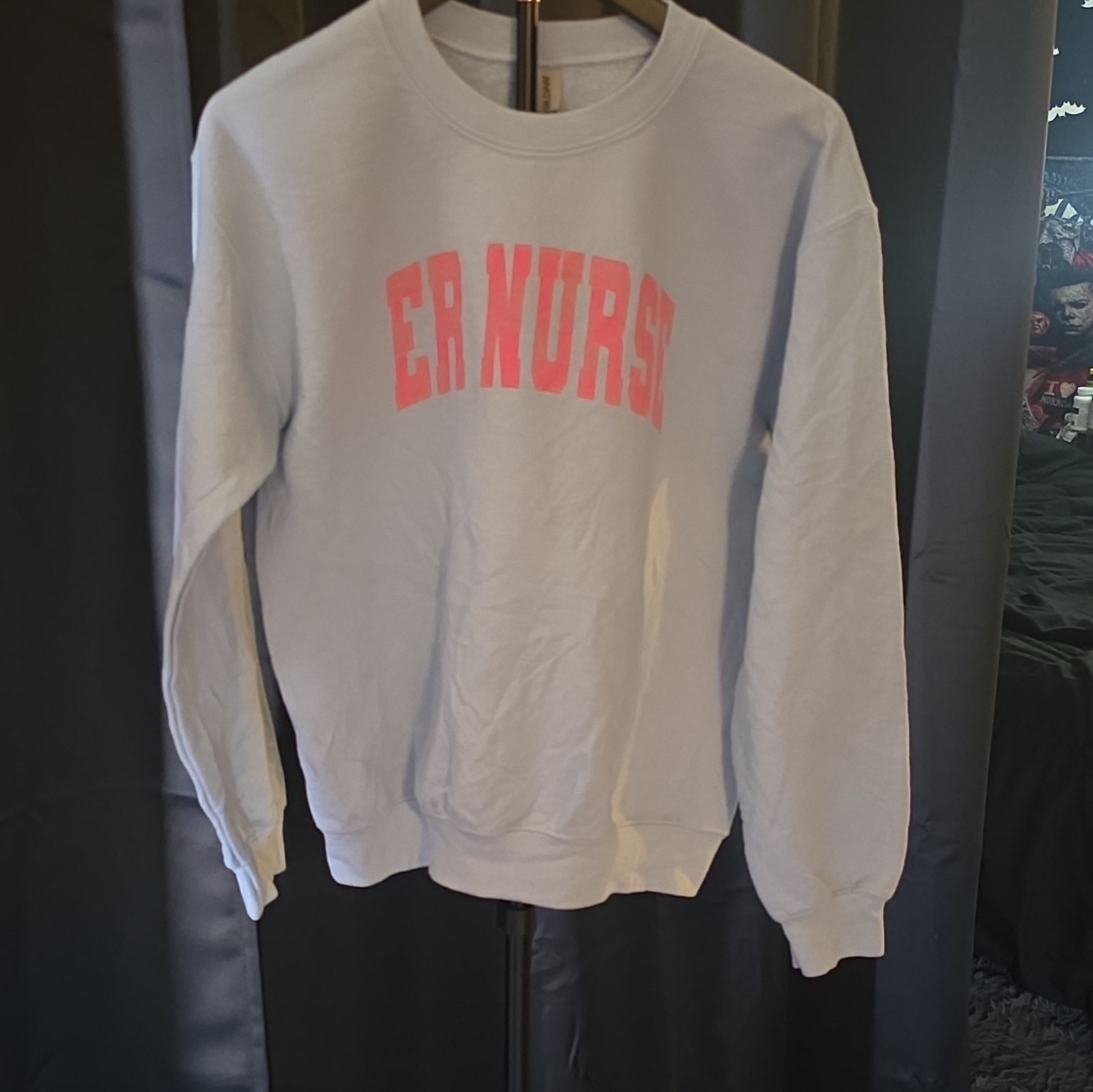Gildan Heavy Blend Men’s White Crewneck Pullover Sweatshirt ER Nurse Print S