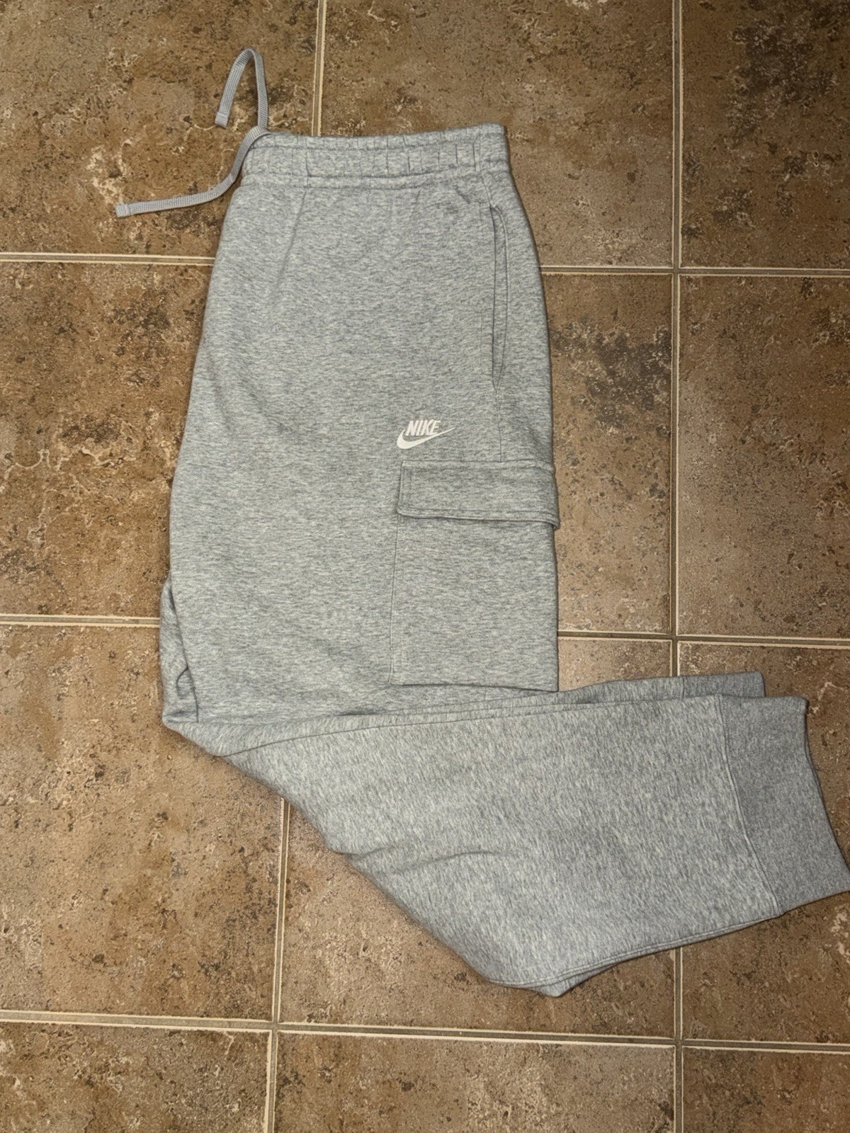 Nike Gray Fleece Cargo Jogger Pants Men’s 2XL Regular Fit Drawstring Pockets.