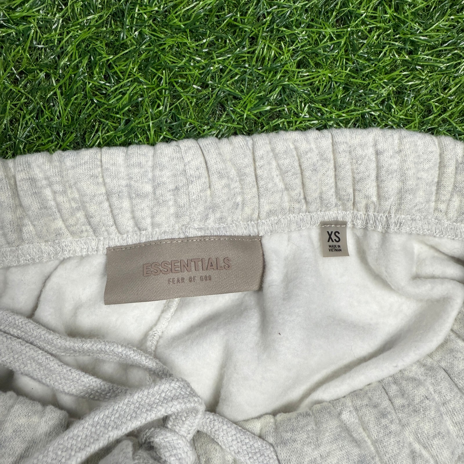 Fear of God Essentials Sweatpants SS22 Light Oatmeal – 100% Authentic (XXS-XXL)