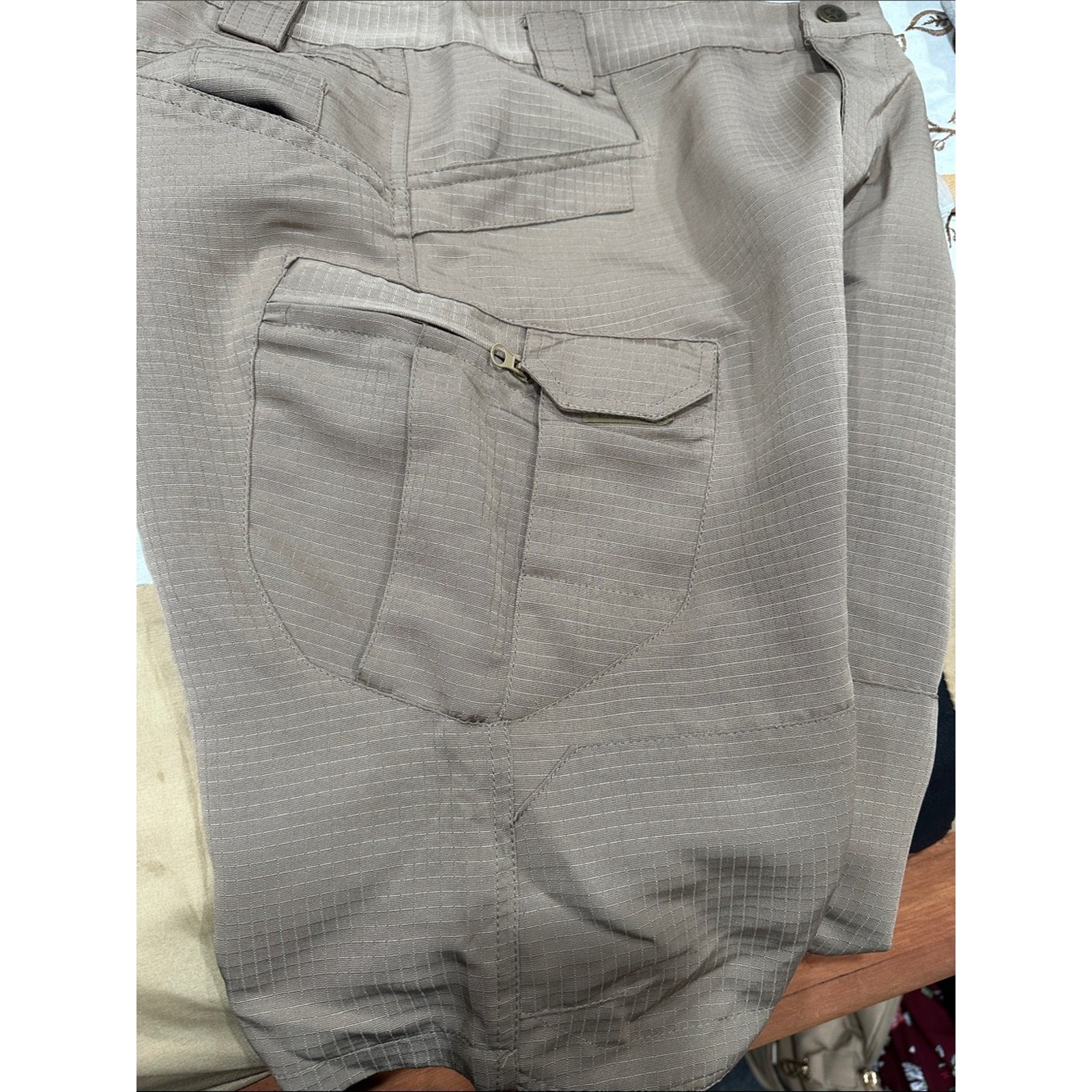 H&M Men’s Cargo Shorts in Khaki