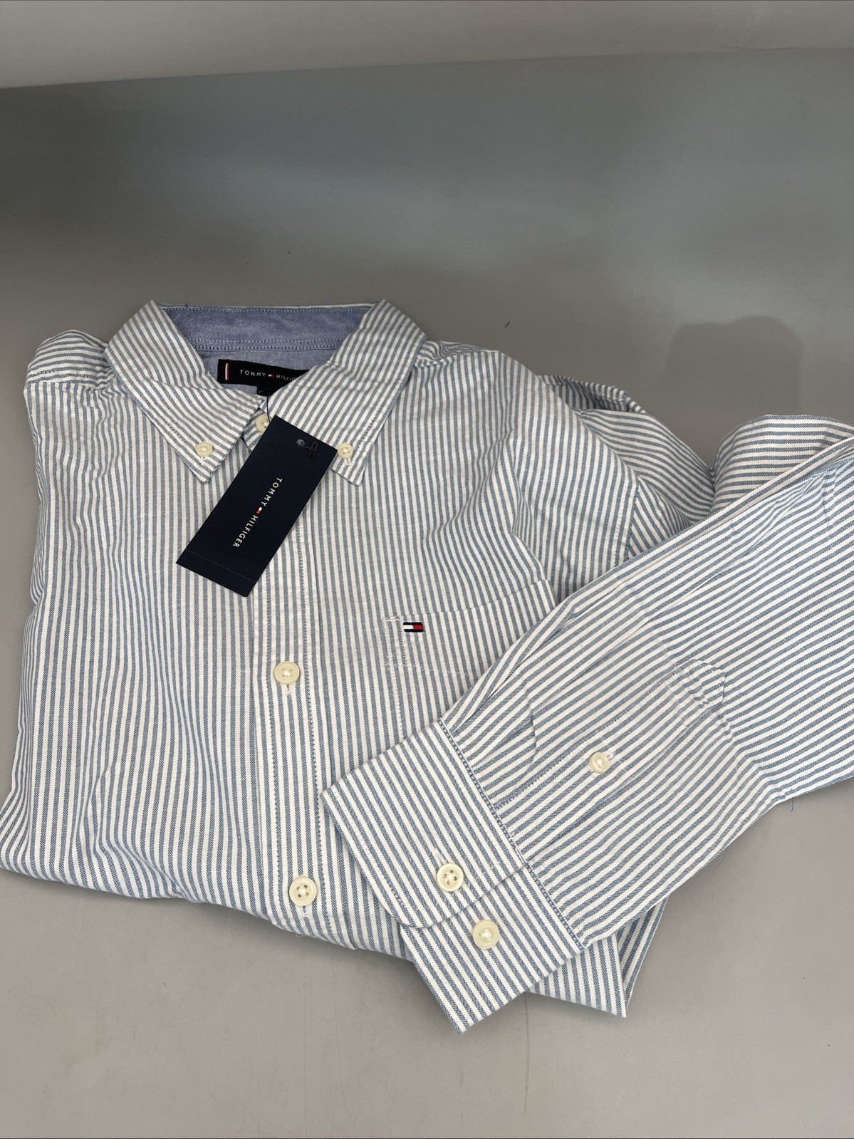 New Tommy Hilfiger Men’s Striped Button Down Cotton Shirt Size Medium