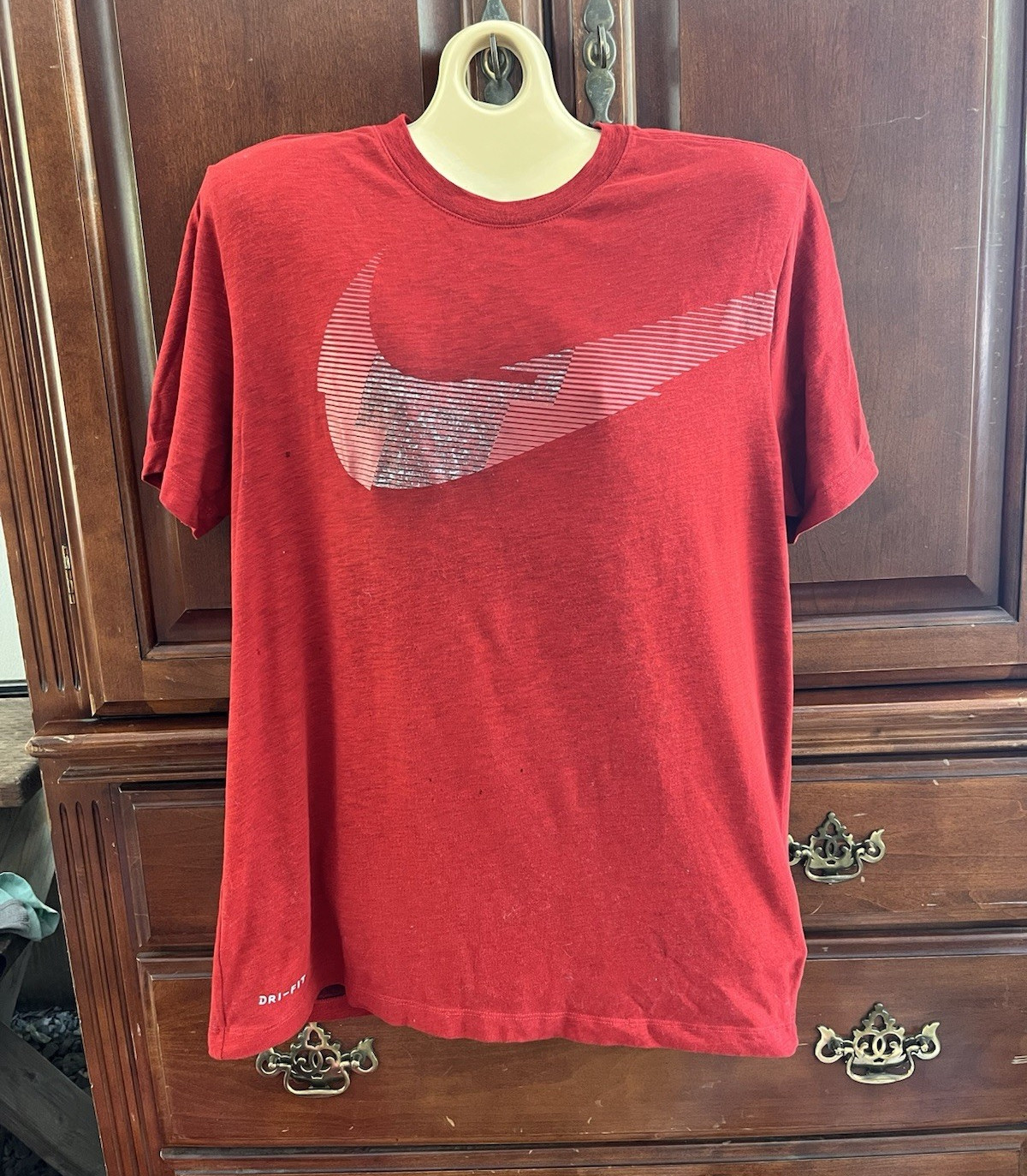 Nike The Nike Tee Dri-FIT Men’s Red M Short Sleeve Crew Neck Breathable