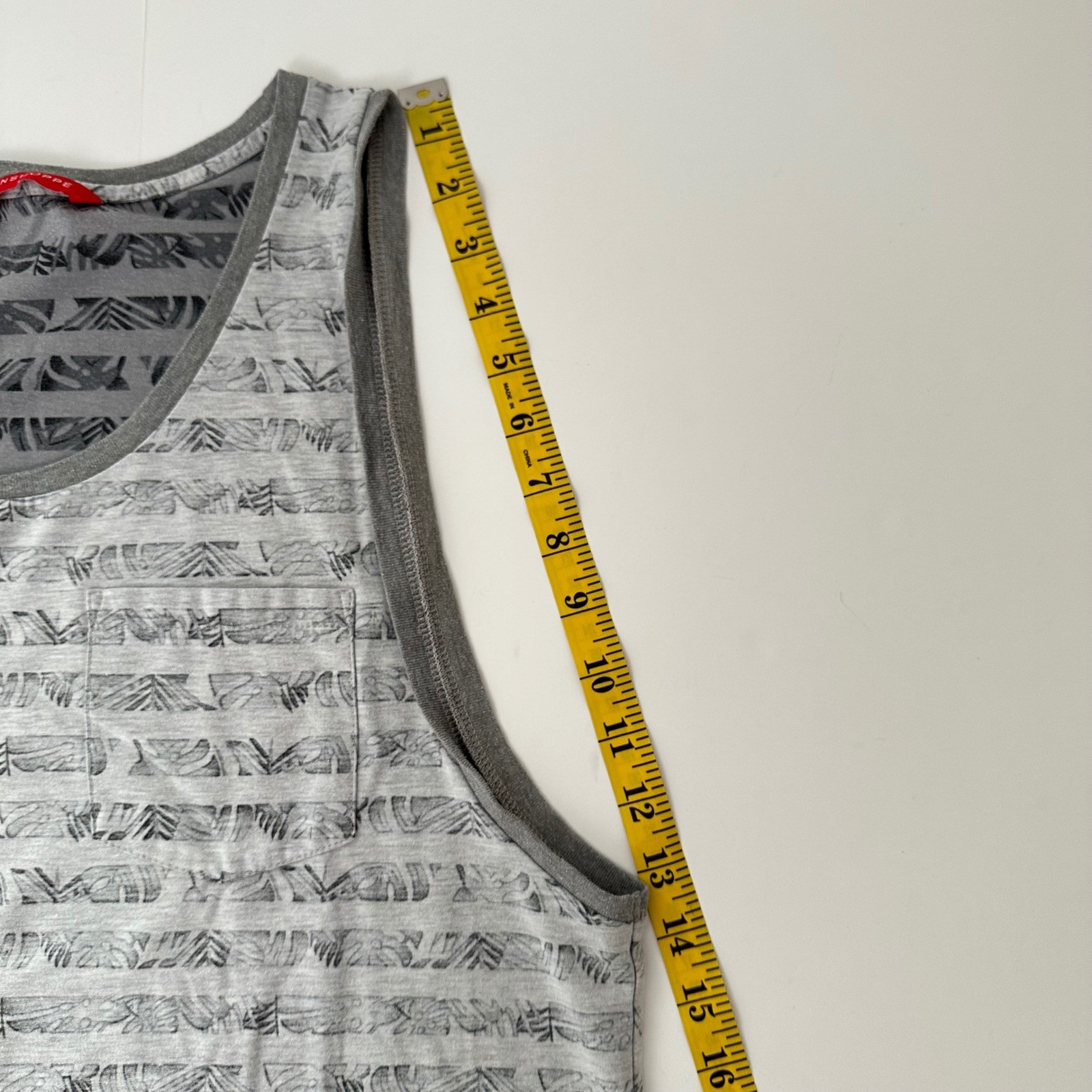 Penshoppe Mens Gray Tribal Leaf Print Tank Top Chest Pocket Size M Sleeveless
