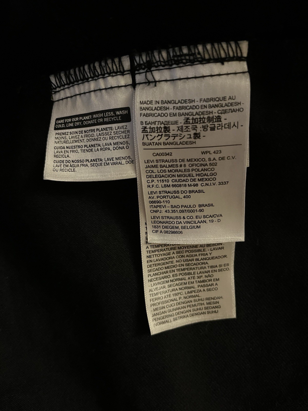 : Levi’s Men’s Black Denim Trucker Jacket Size 2XL Excellent Condition.