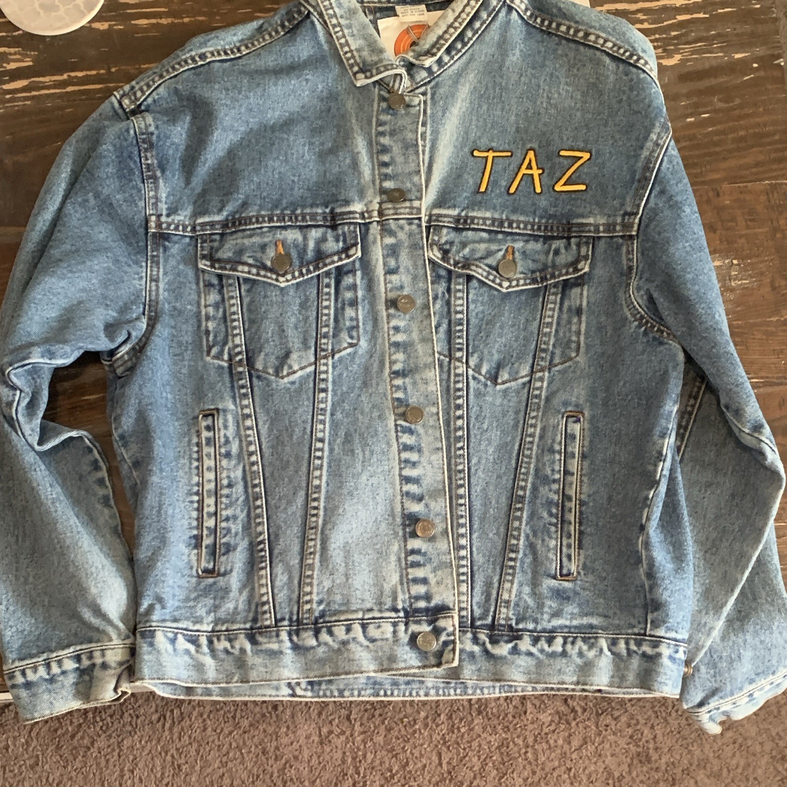 Looney Tunes Men’s Blue Taz Embroidered Denim Jacket Button Front Pockets