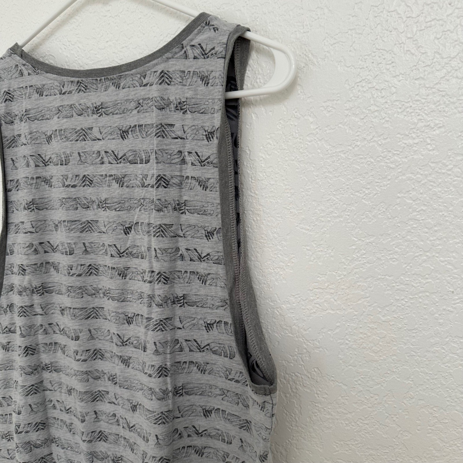 Penshoppe Mens Gray Tribal Leaf Print Tank Top Chest Pocket Size M Sleeveless