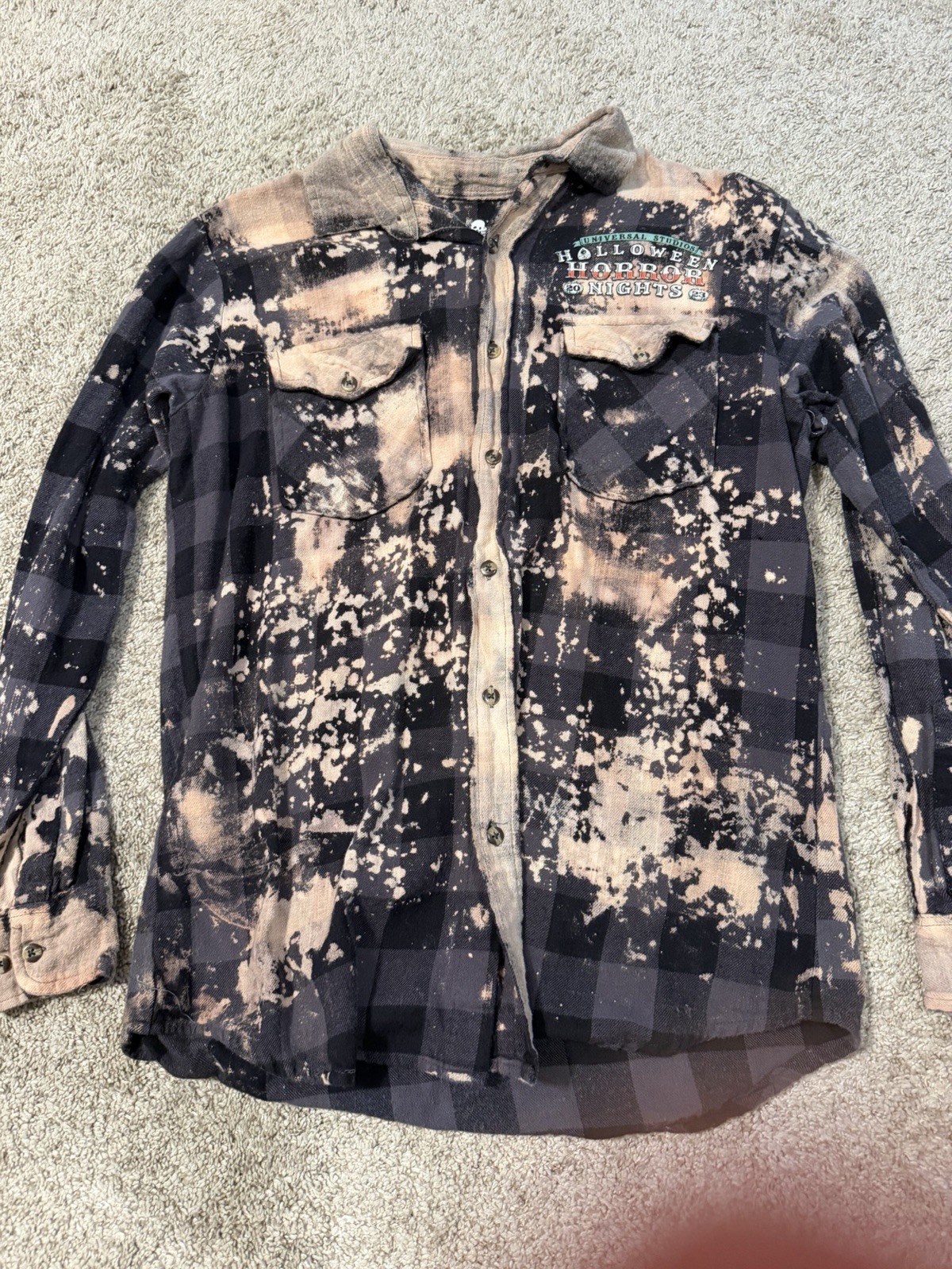 Universal Studios Halloween Horror Nights Men’s S Black Beige Plaid Flannel