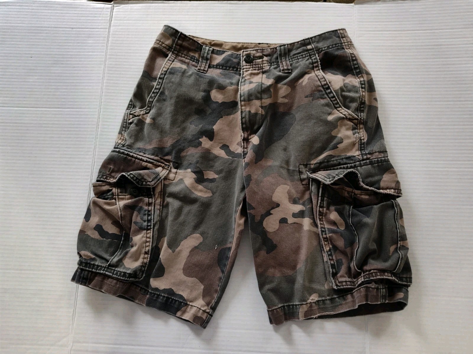 Old Navy Mens Camo Cargo Shorts Size 28 Broken In 10″ Inseam Distressed