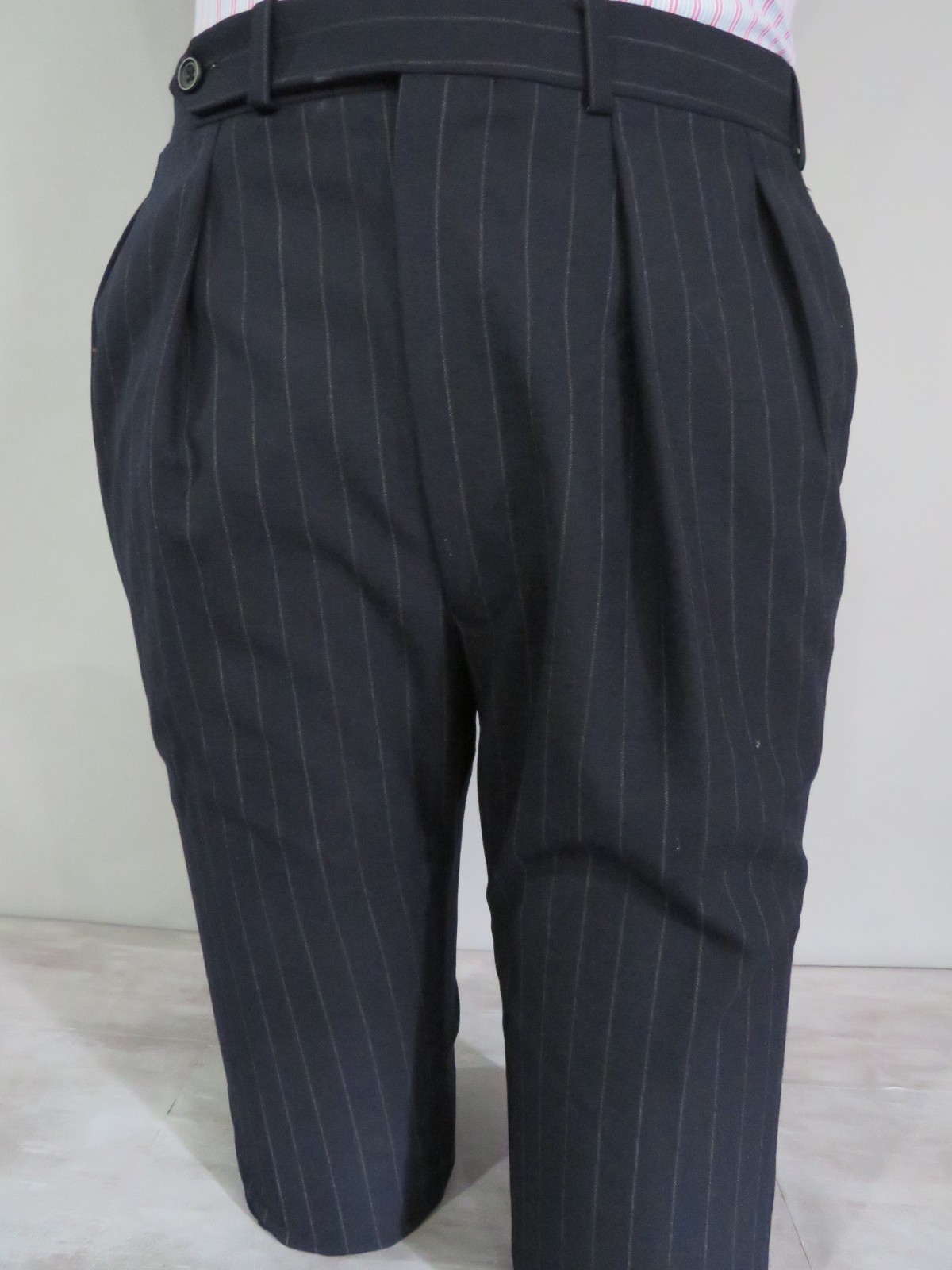 Paul Stuart woven in Scotland navy blue bold chalk stripe canvas suit 41-42 R